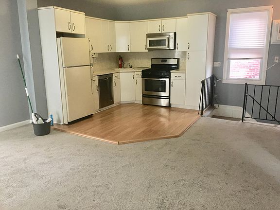 4th image of 304 Sharon Ave #2