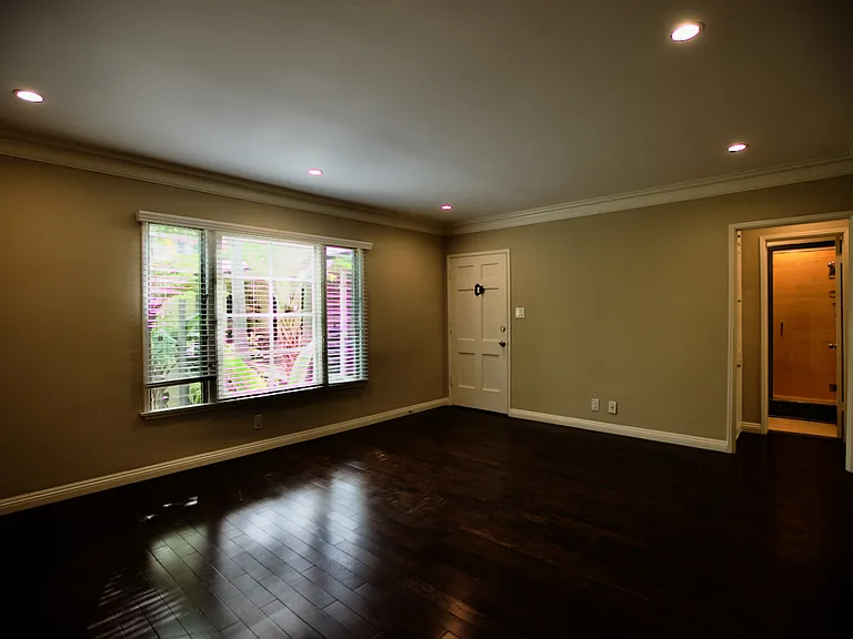 435 N Van Ness Ave #1/4 — Photo 3