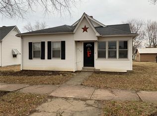 910 Cedar St, Bismarck, MO 63624