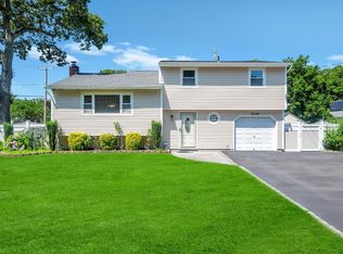 20 College Rd, Selden, NY 11784