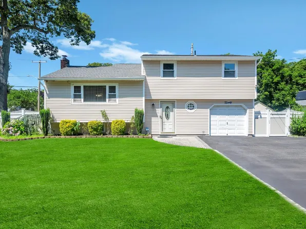 20 College Road, Selden, NY 11784