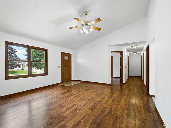 3rd image of 160 Earnhart Dr