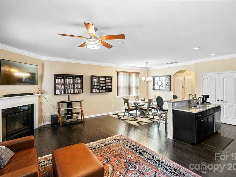 5009 Mockernut Ln — Photo 5
