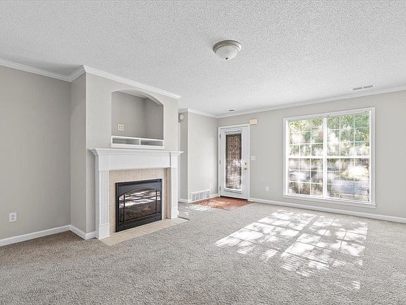4th image of 2392 Gardenbrook Dr