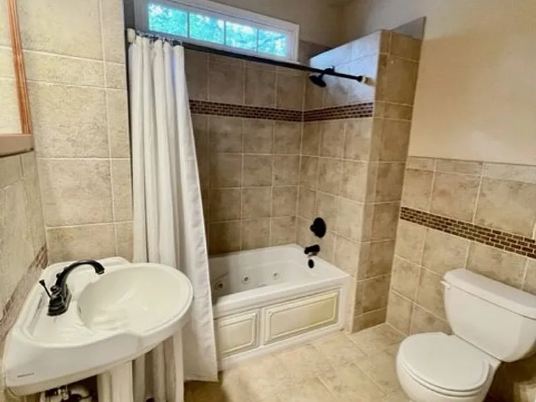 401 Wesley Heights Way — Photo 14