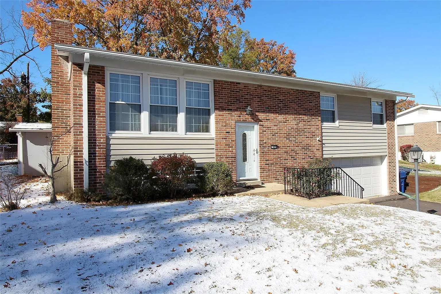 1423 Fox Creek Dr photo 1
