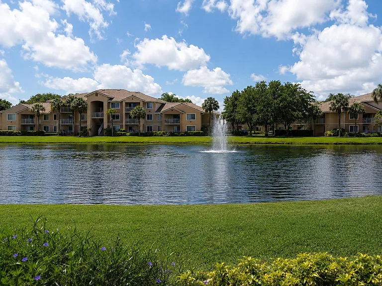 281 SW Palm Dr #106 — Photo 13