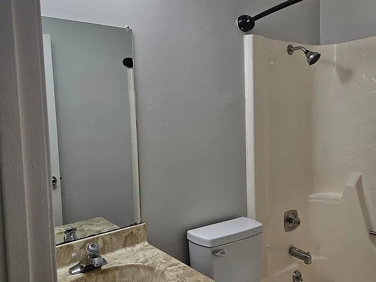10419 Hidden Valley Ln E — Photo 8