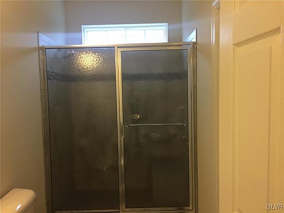 4th image of 294 Danbury Ave