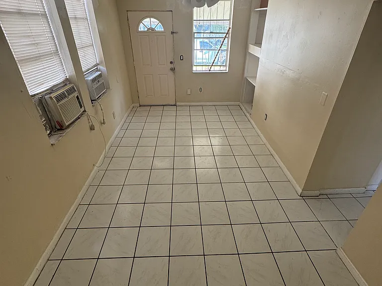 975 SW 2nd St #1 — Photo 7