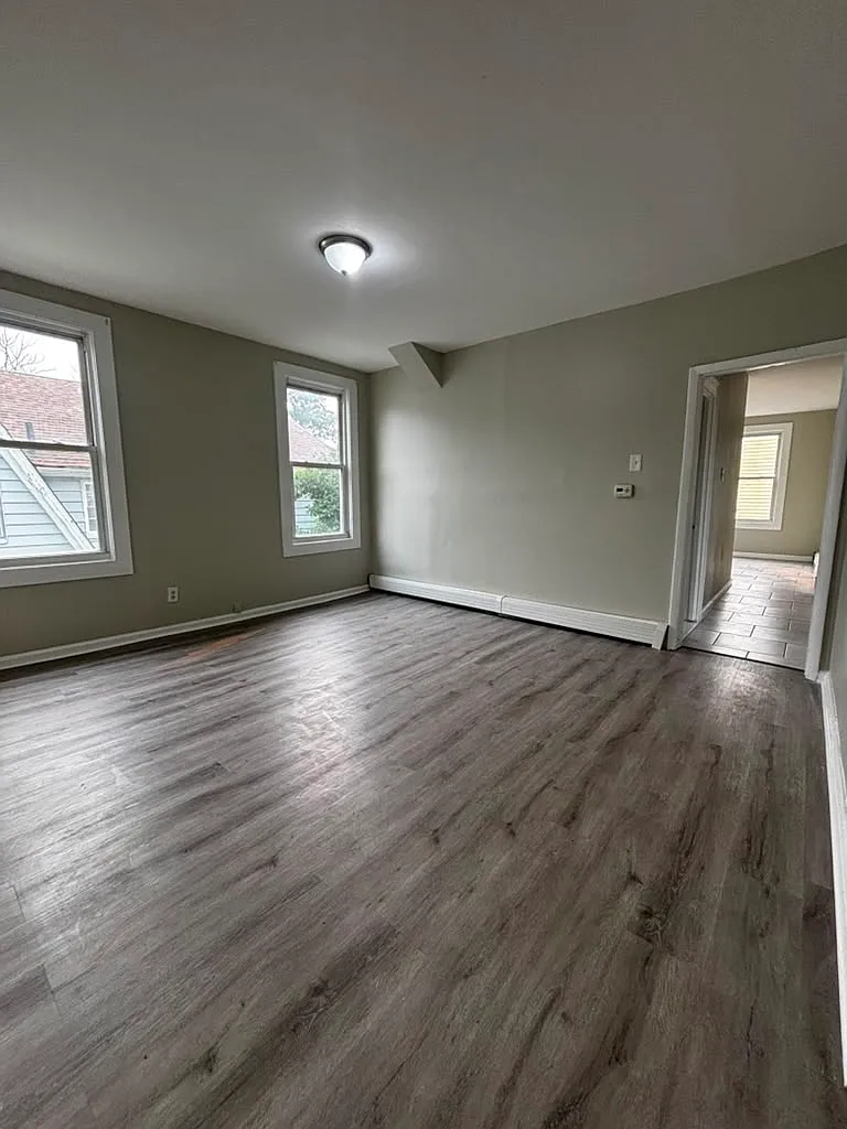 4 bed, 1200 sqft, $2,595 — Photo 3
