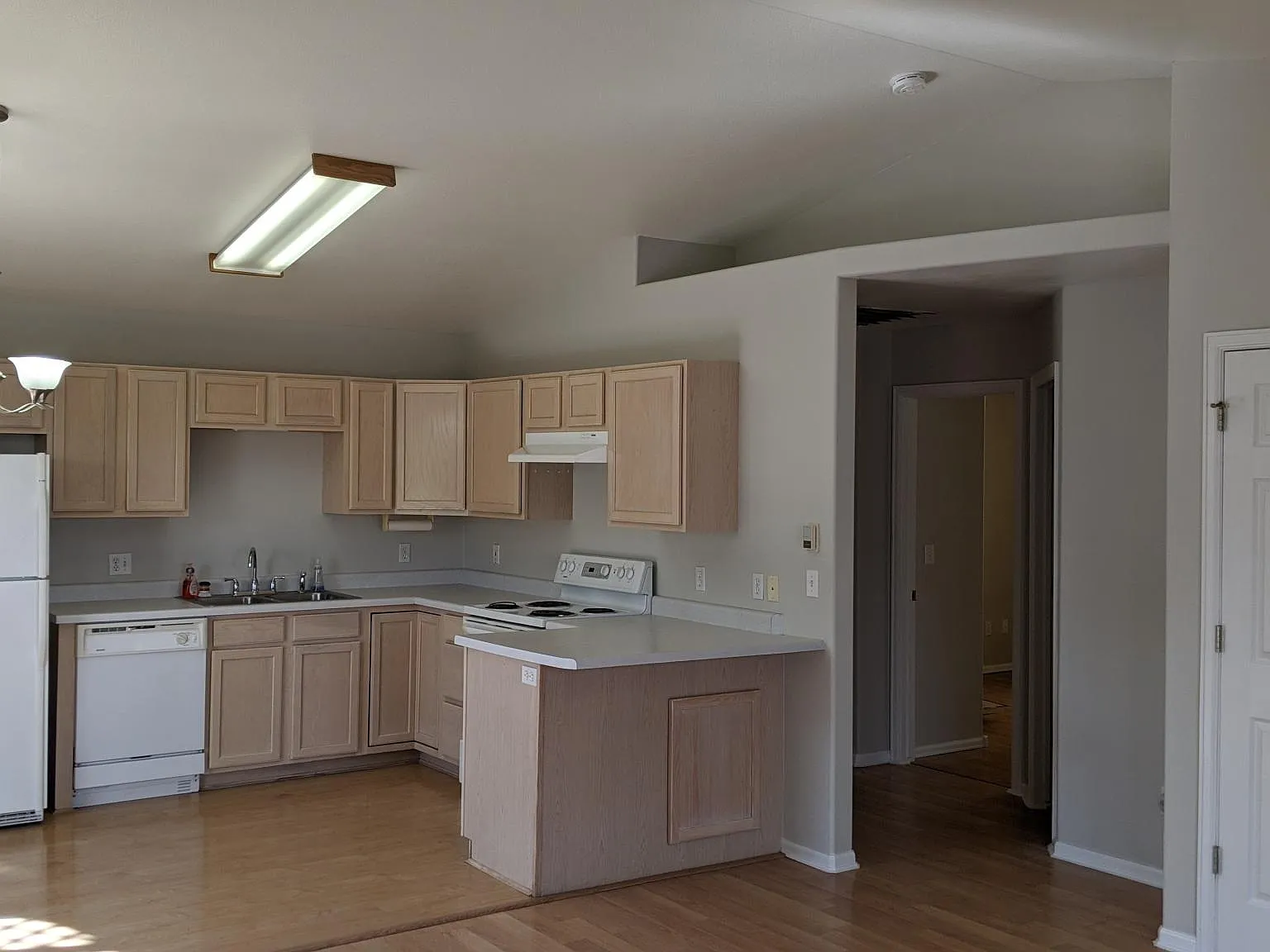 3 bed, 1046 sqft, $2,125 — Photo 4