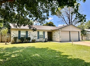 702 Meadowview Dr, Mansfield, TX 76063