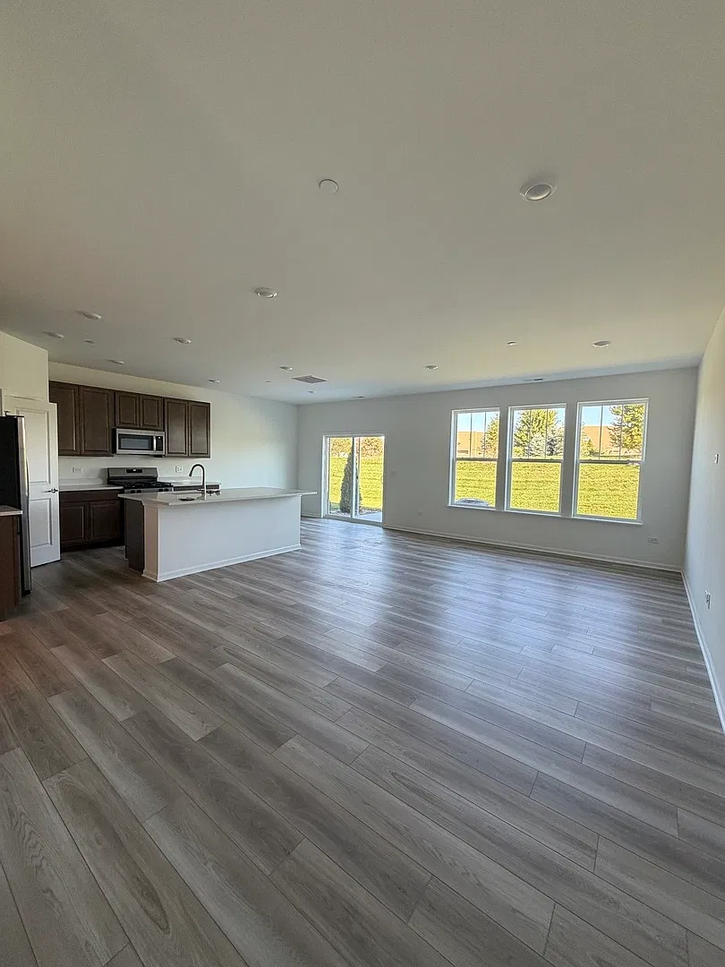 3 bed, 2.5 bath, 1840 sqft, $2,900 — Photo 2