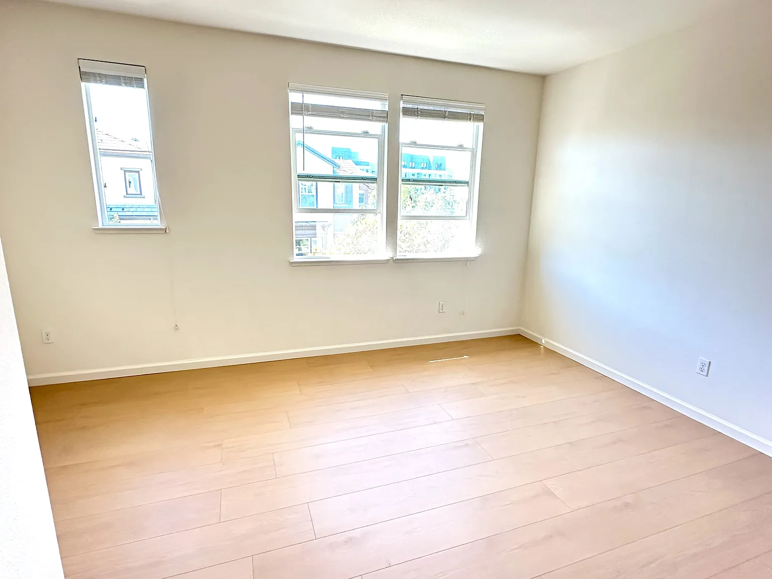 3 bed, 1405 sqft, $4,600 — Photo 3
