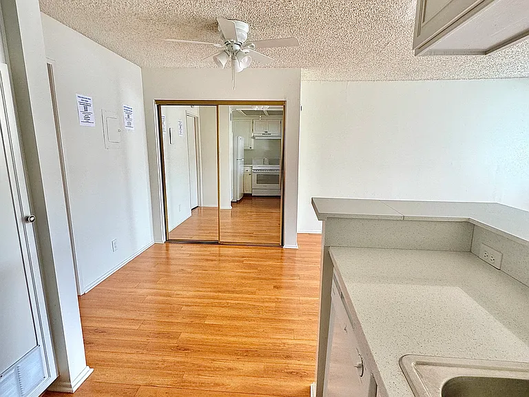 5229 Riverton Ave #10 — Photo 5