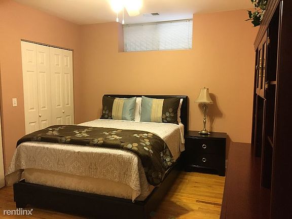 4th image of 3709 W Montrose Ave #G