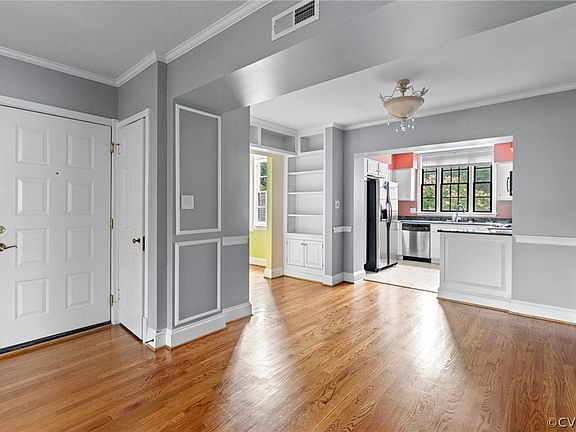 4th image of 57 E Lock Ln #U4
