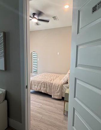 3rd image of 4013 Griggs Rd Room J-4