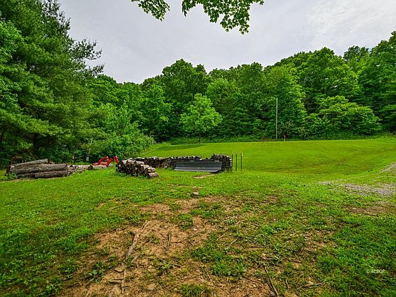 5th image of 3355 Glazier Rd