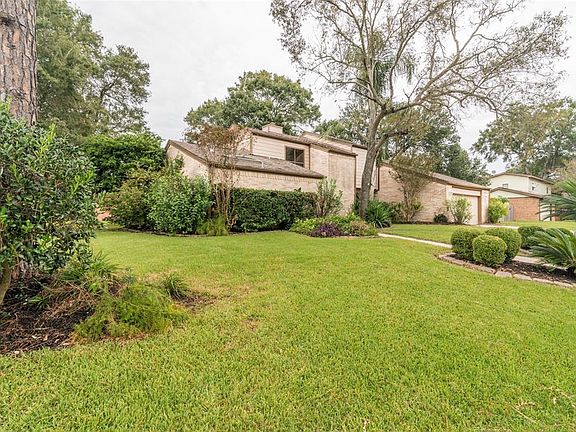 3rd image of 523 Crestwood Dr