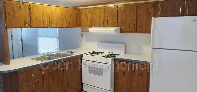 1100 Thornwood Dr #26 — Photo 10
