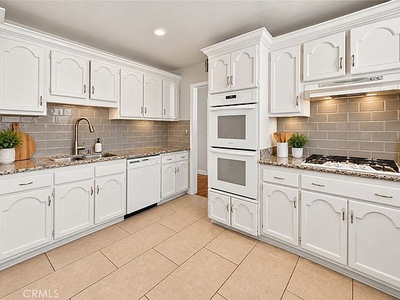 3rd image of 15438 Fernview St