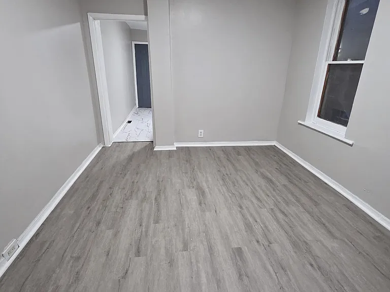 517 Stuyvesant Ave — Photo 2