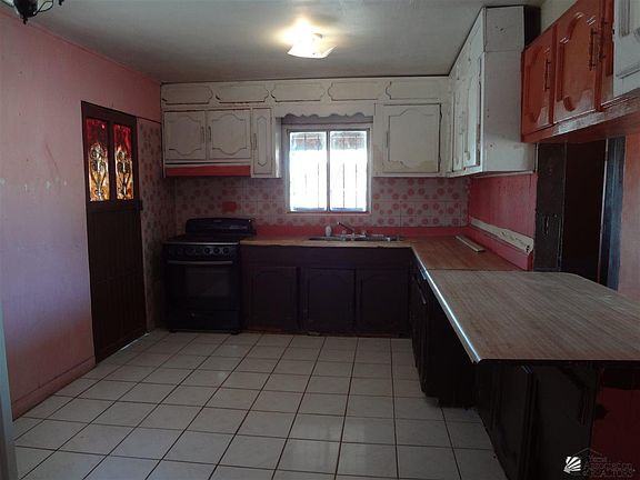 4th image of 386 E Adobe St