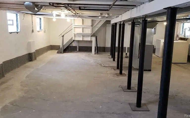 518 E Troy St #1 — Photo 17