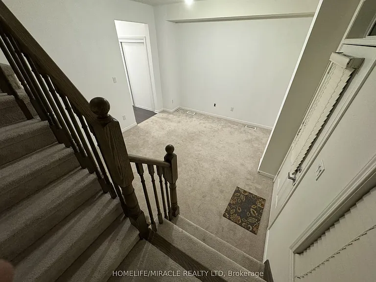 70 Harwood Ave N — Photo 7