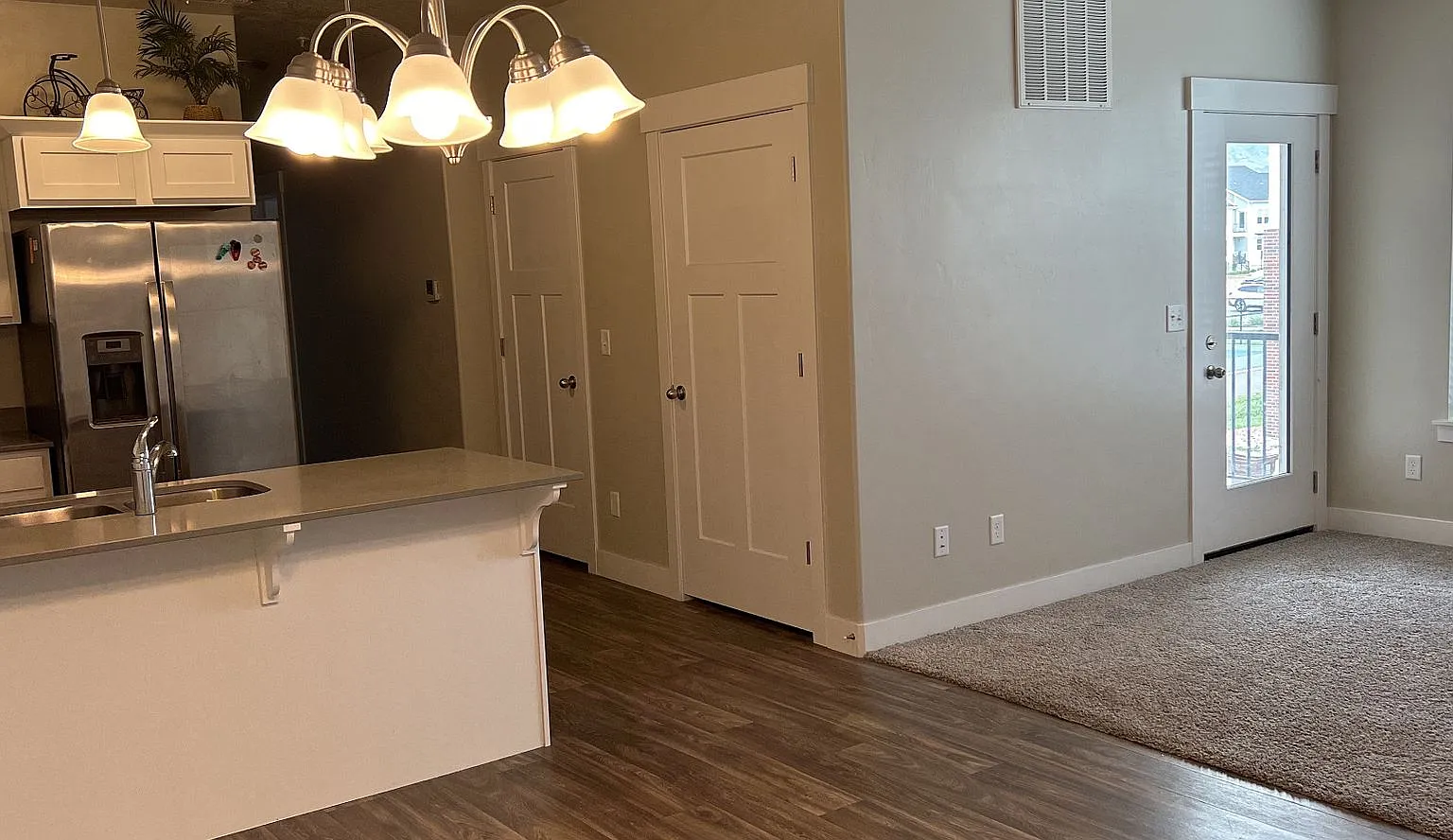 Beautiful Newly Built 3 bedroom, 2 bathroom Condo in Vineyard! — Photo 3