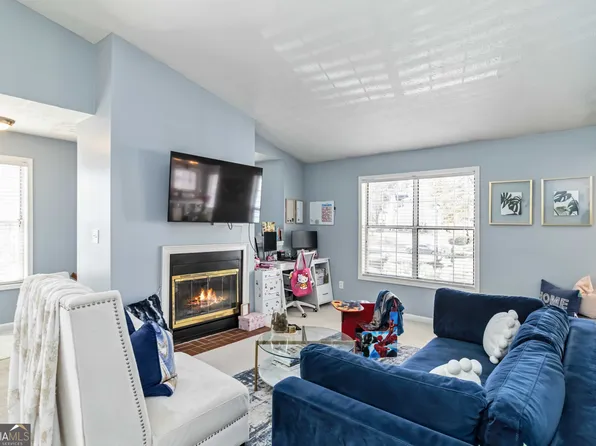 909 Glenleaf Dr, Peachtree Corners, GA 30092