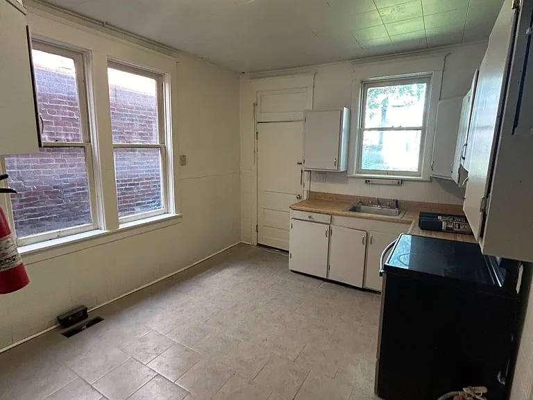 2249 Logan St — Photo 3