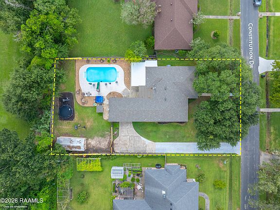 3rd image of 209 Constitution Dr
