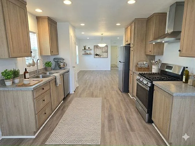 3 bed, 2.0 bath, 1152 sqft, $1,910 — Photo 2