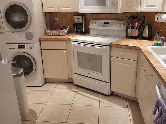 2nd image of 1121 Crandon Blvd APT F1104