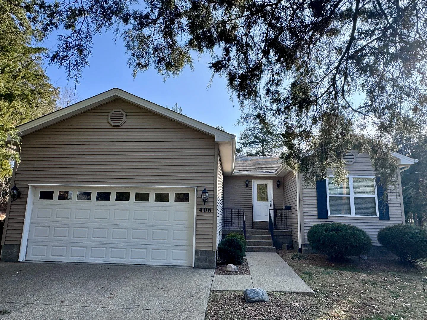 406 Valley Greens Rd — Photo 2