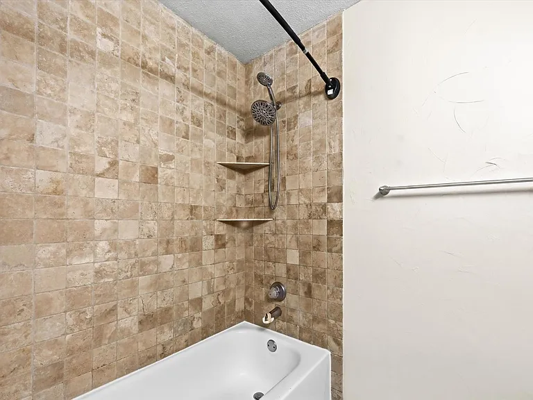 3960 Bexhill Dr — Photo 14
