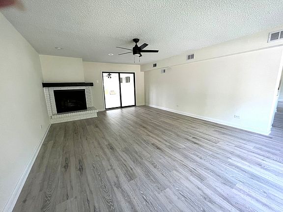 3rd image of 7913 W 97th Pl