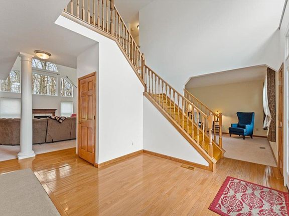 3rd image of 5705 Treeside Dr