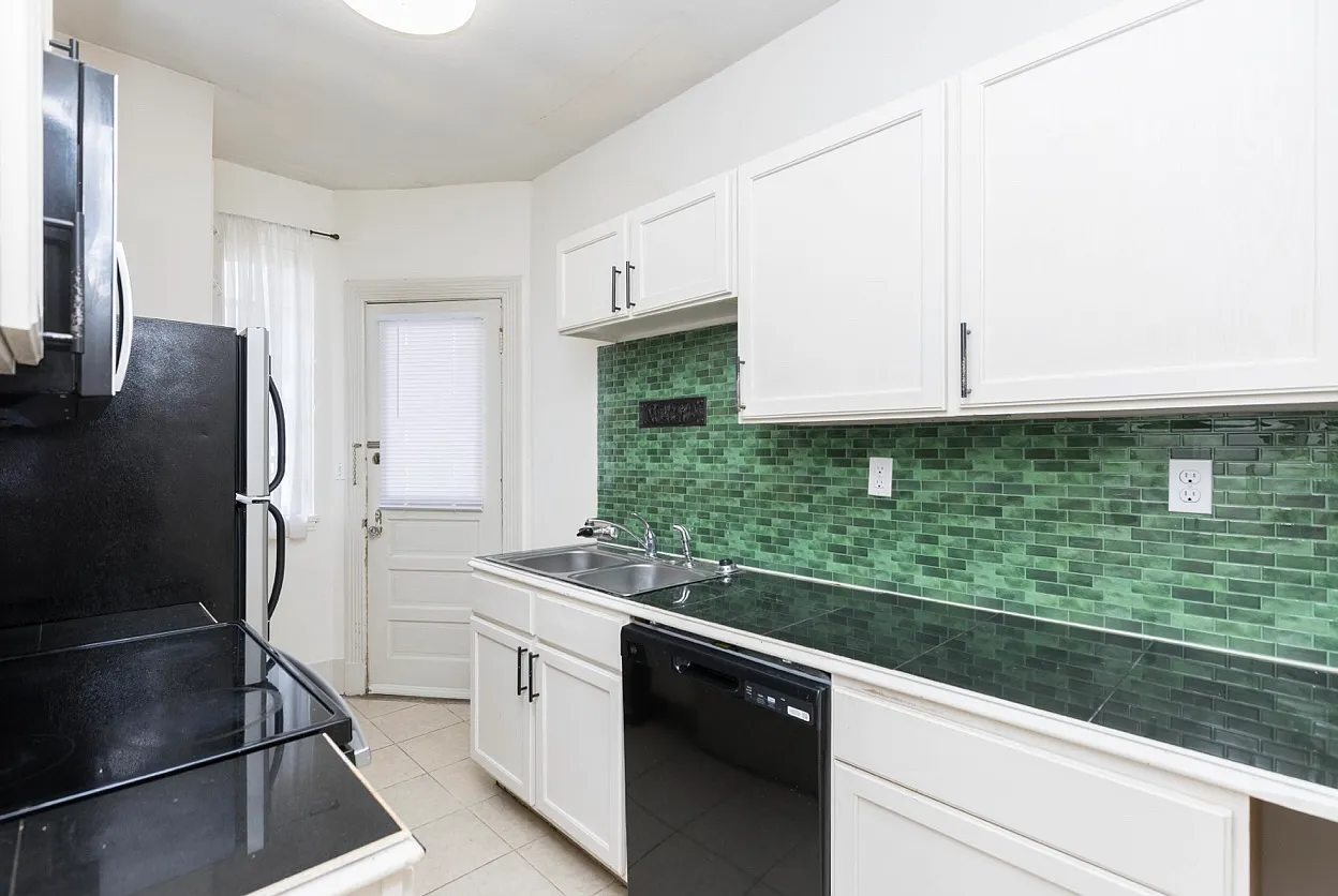 2 bed, $975 — Photo 1