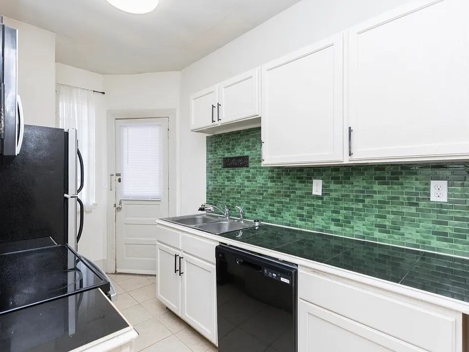 528 E State St #3