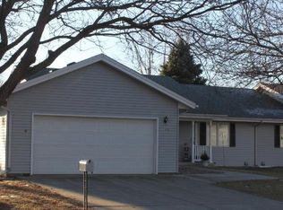 135 Canterbury Cir, Le Sueur, MN 56058