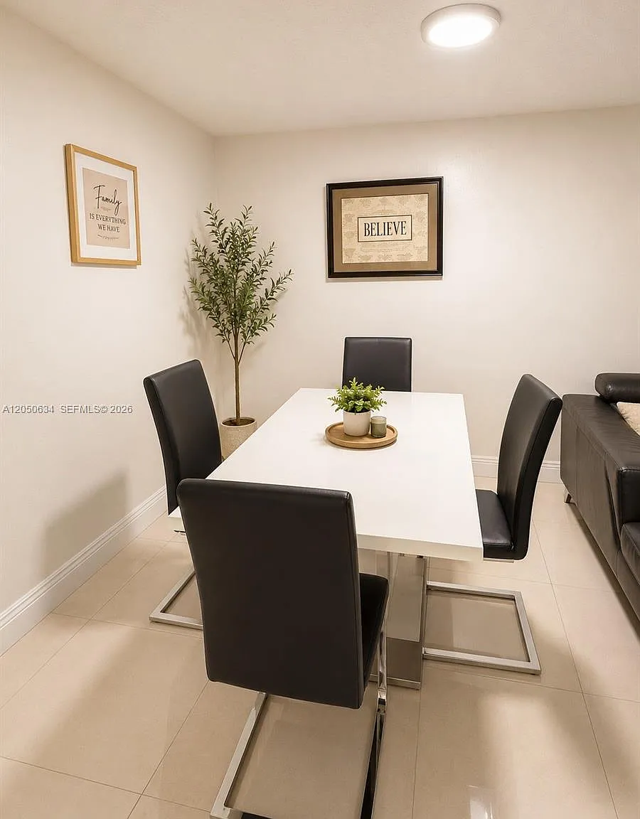 3 bed, 1120 sqft, $2,850 — Photo 4