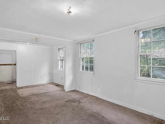 4th image of 4679 Churchill Dr