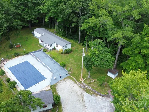 146 Marie Fisher Dr, Lake Toxaway, NC 28747