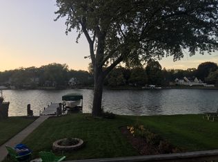 1517 N River Rd, McHenry, IL 60051