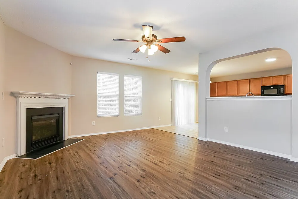 4 bed, 2.5 bath, 2523 sqft, $3,070 — Photo 4