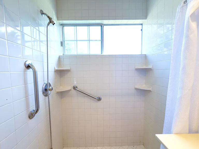 176 W Gainsborough Rd — Photo 43